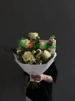 Букет с белыми розами 